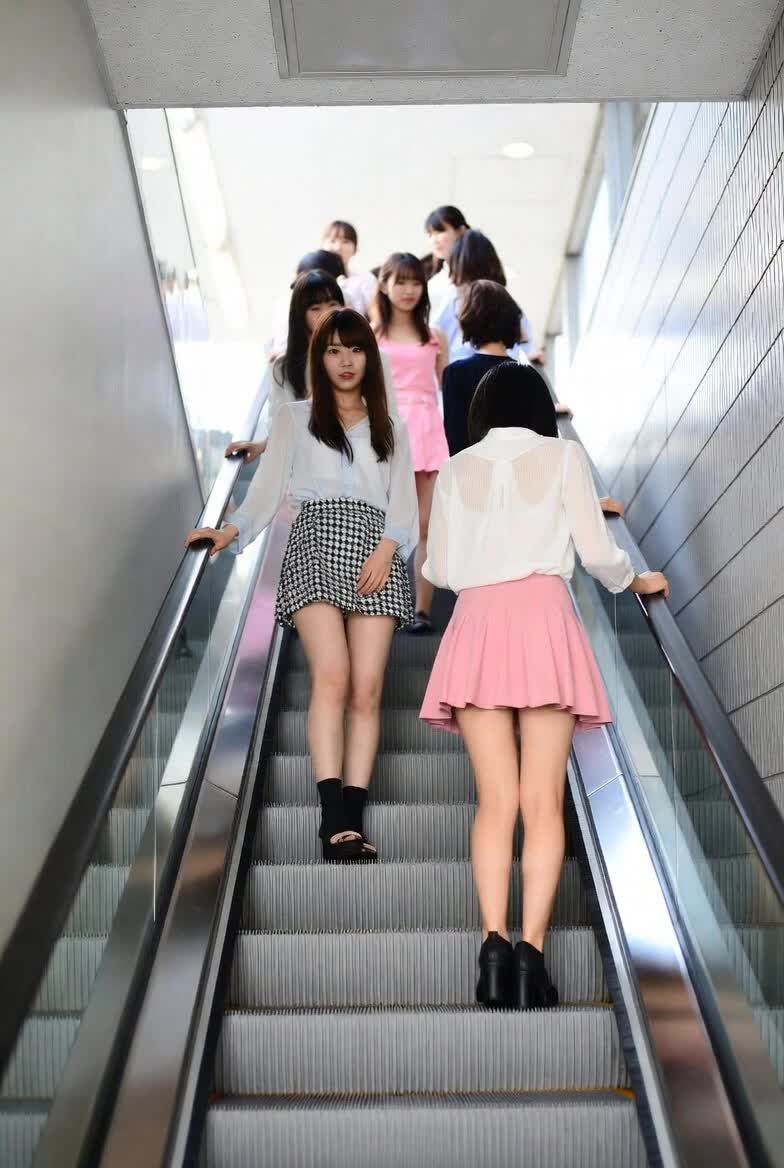 下から見て何が見えるの？ のサムネイル