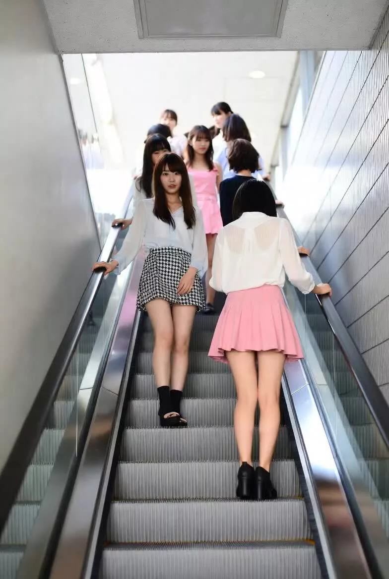 下から見て何が見えるの？ のサムネイル