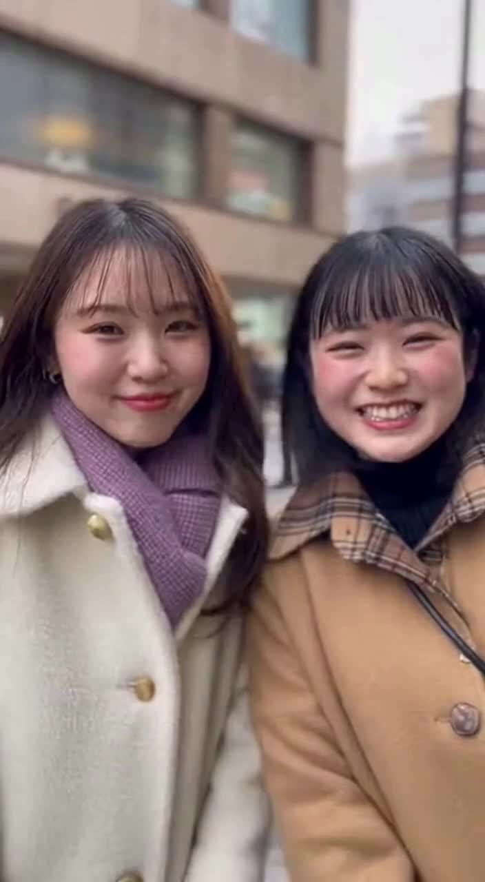 友達同士でくすぐりチャレンジ のサムネイル