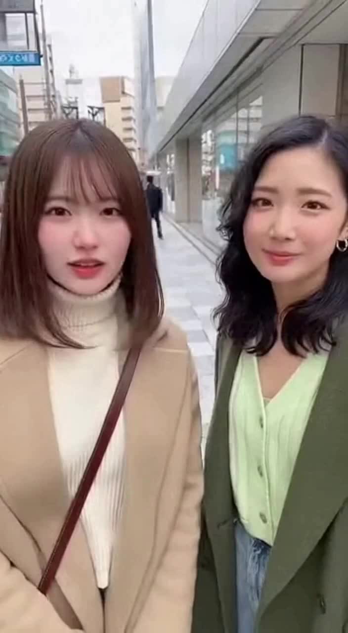 友達同士でくすぐりチャレンジ のサムネイル