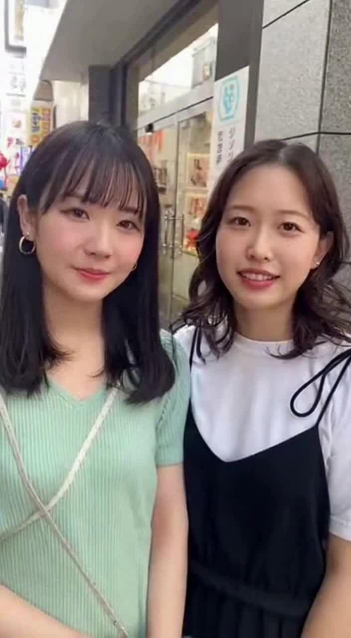 友達同士でくすぐりチャレンジ のサムネイル