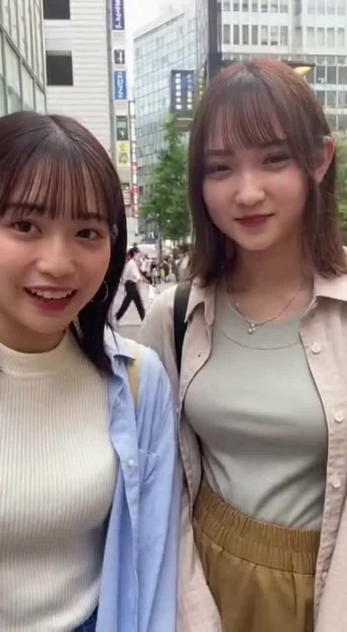 友達同士でくすぐりチャレンジ のサムネイル