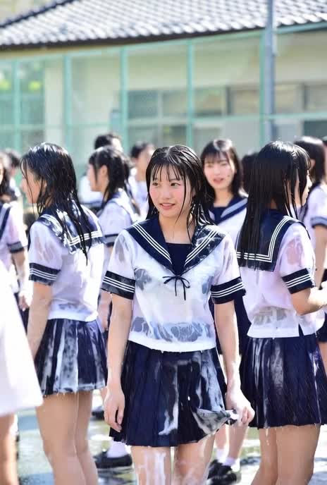濡れたから脱ぐ のサムネイル
