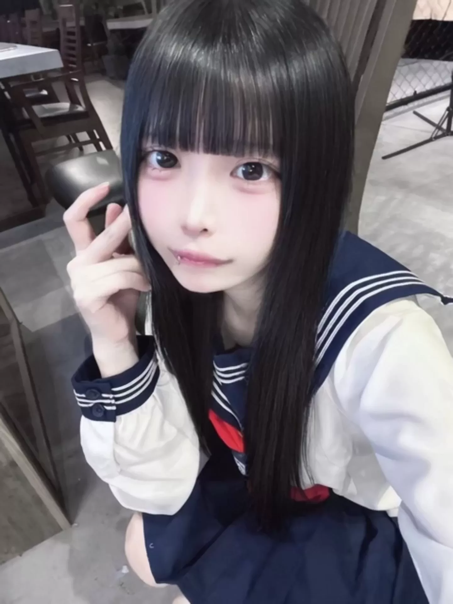 脱いだりベロ出したり