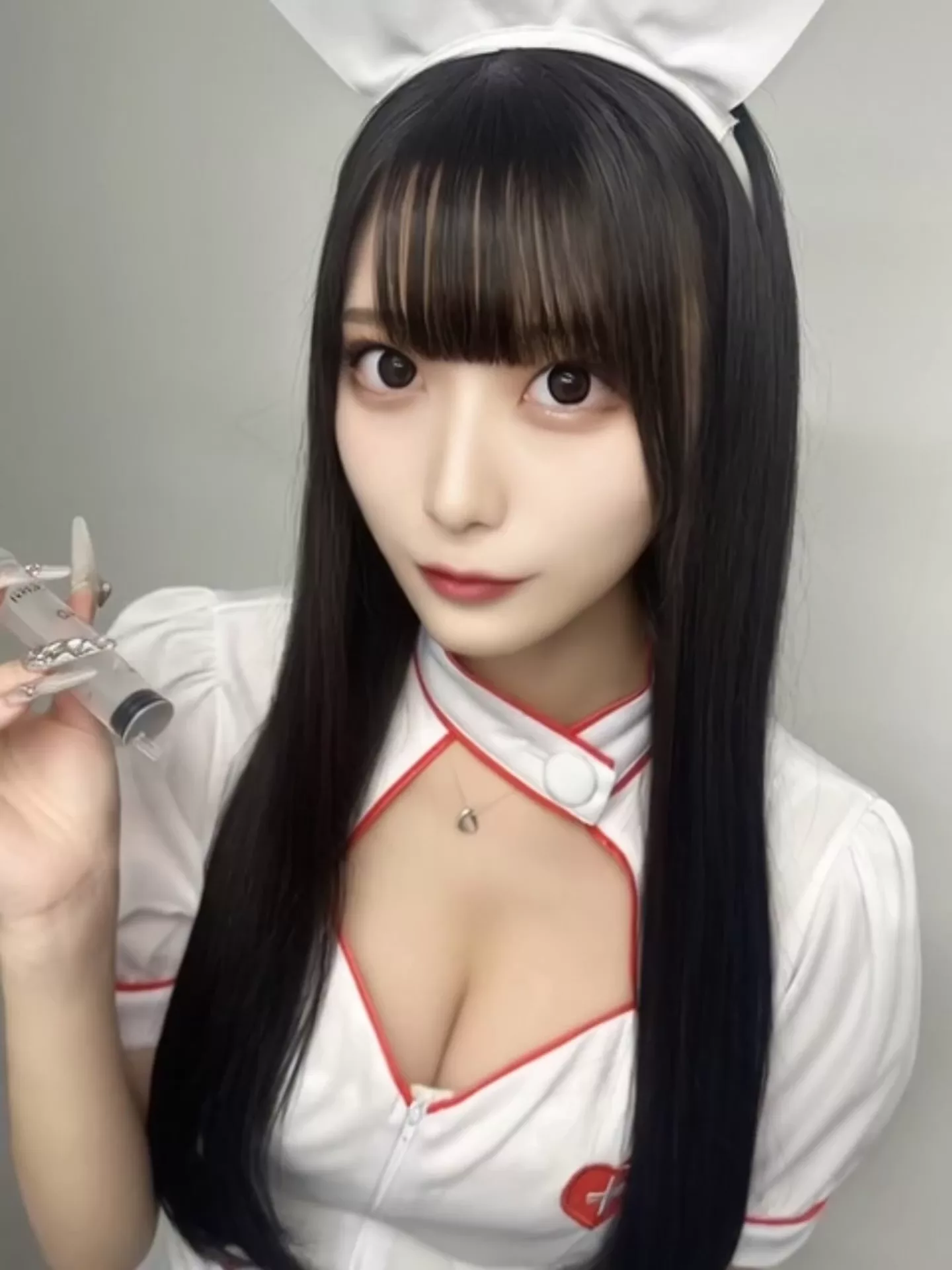 揉んだり脱いだりベロ出したり