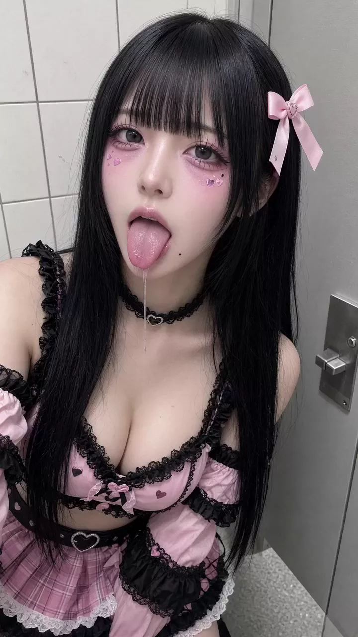 公衆トイレで秘密のキス❤︎ のサムネイル