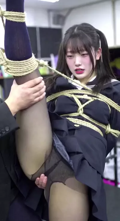 制服 のサムネイル